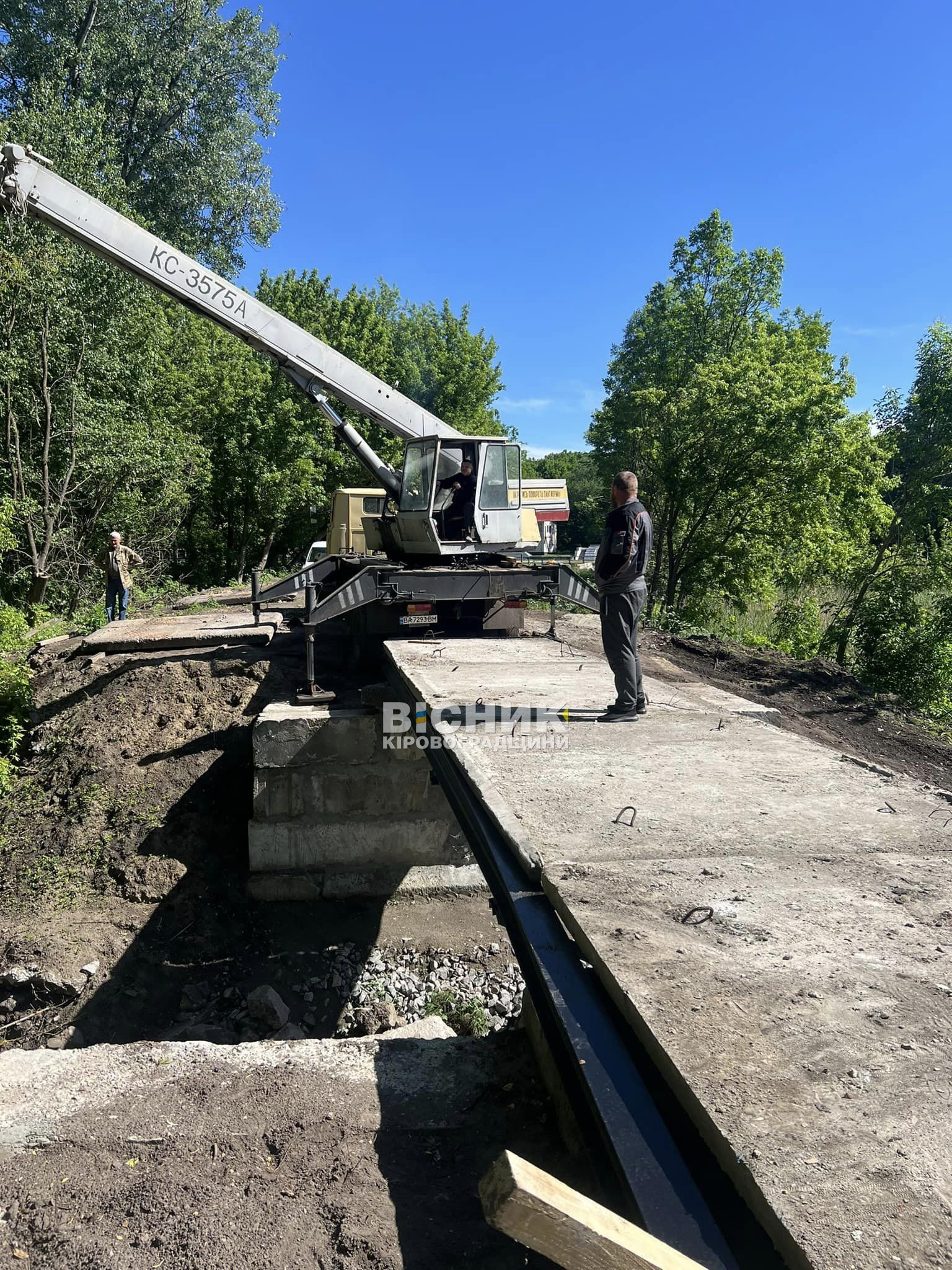 У графському парку Онуфріївки відновили пішохідний місток