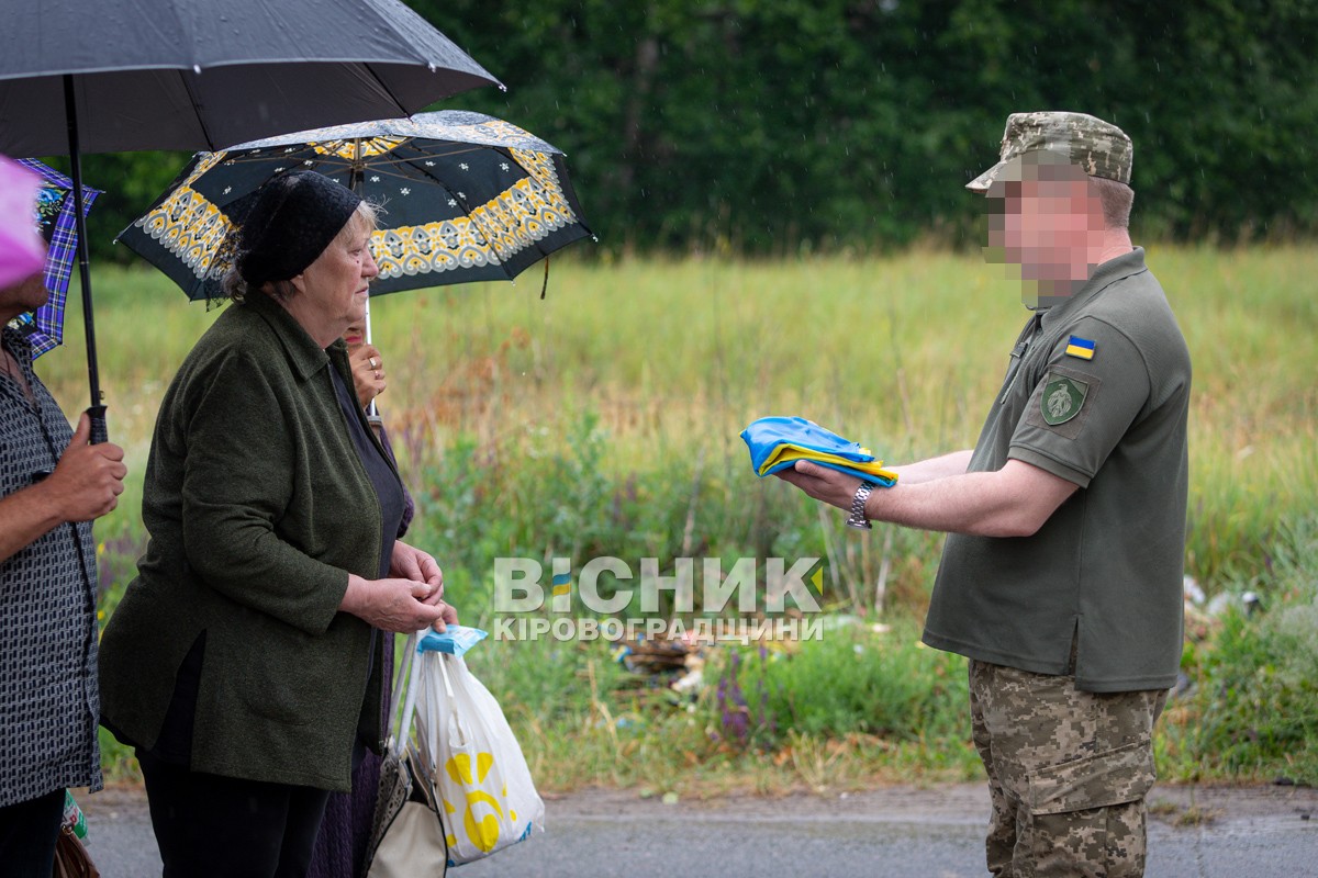 Світловодська громада провела в останню путь захисника України Олексія Костирєва