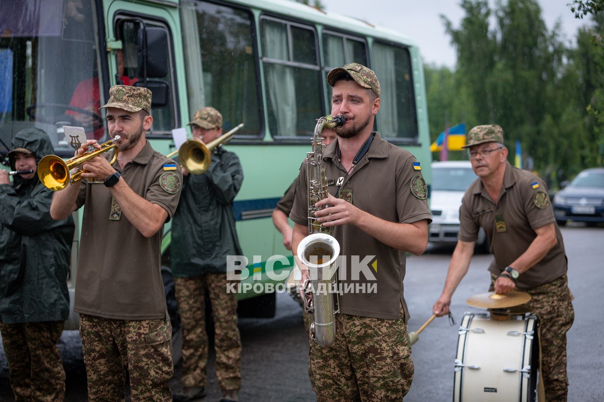 Світловодська громада провела в останню путь захисника України Олексія Костирєва