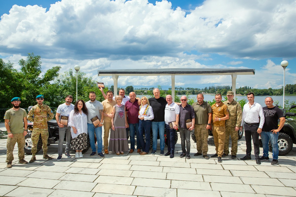 Ще чотири квадроцикли передані військовим Компанією «Королівський смак» та партнерами