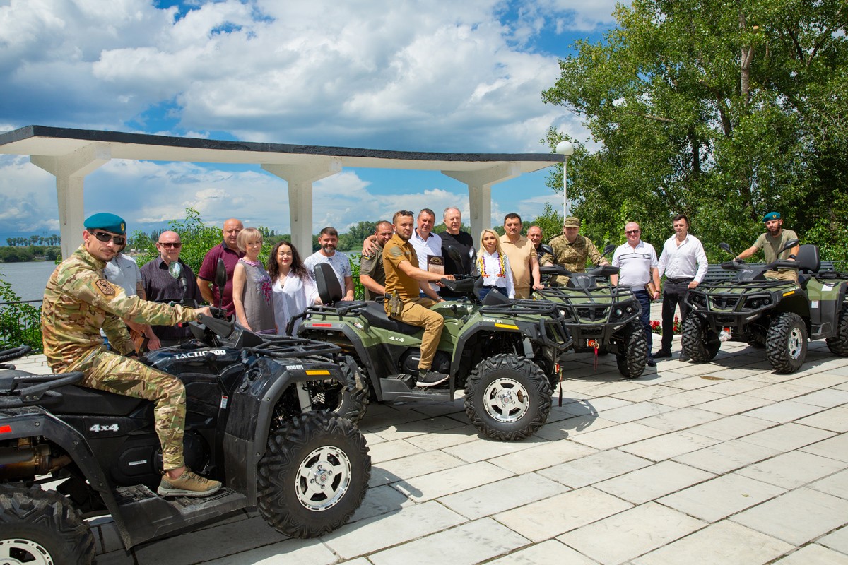 Ще чотири квадроцикли передані військовим Компанією «Королівський смак» та партнерами