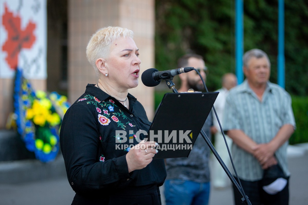 Світловодська громада провела в останню земну дорогу захисника України Євгена Віннікова