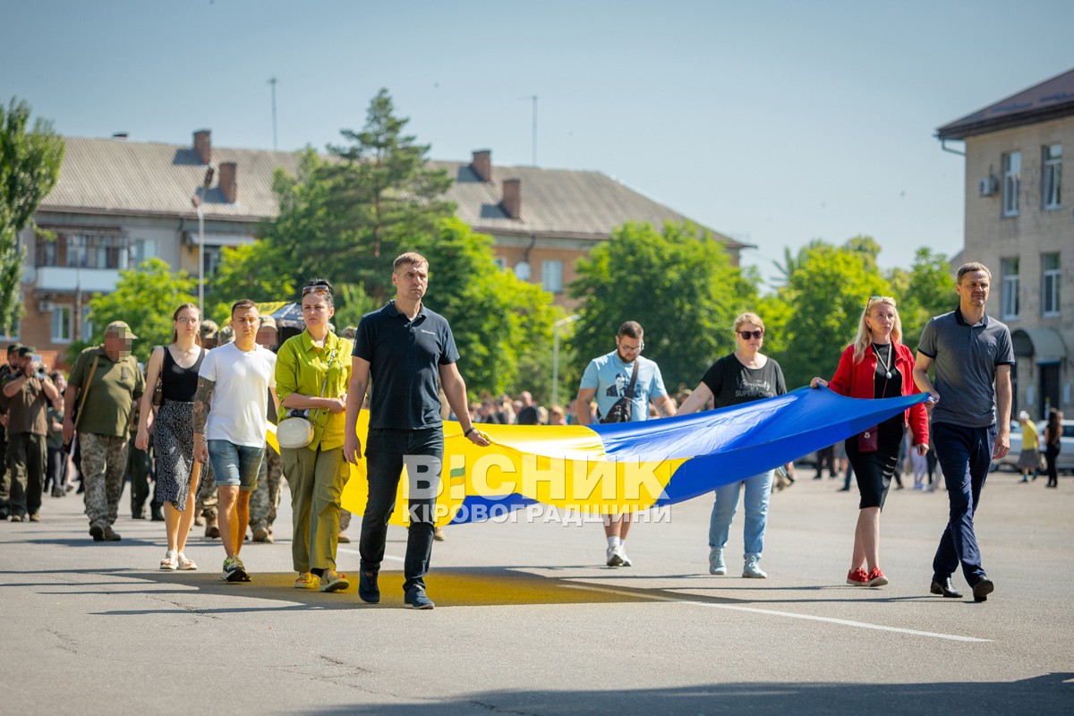 Світловодська громада провела в останню земну дорогу захисника України Євгена Віннікова