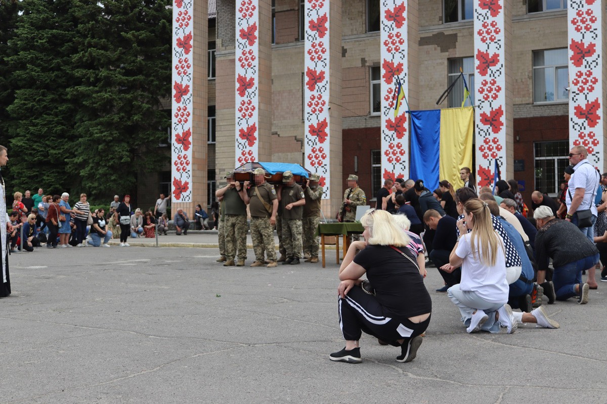 Світловодська громада провела в останню путь Миколу Гуру