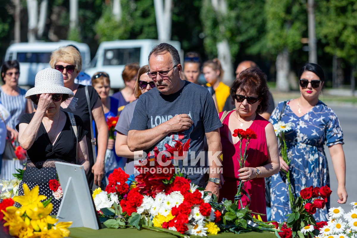 Світловодська громада провела в останню земну дорогу захисника України Олега Кривого