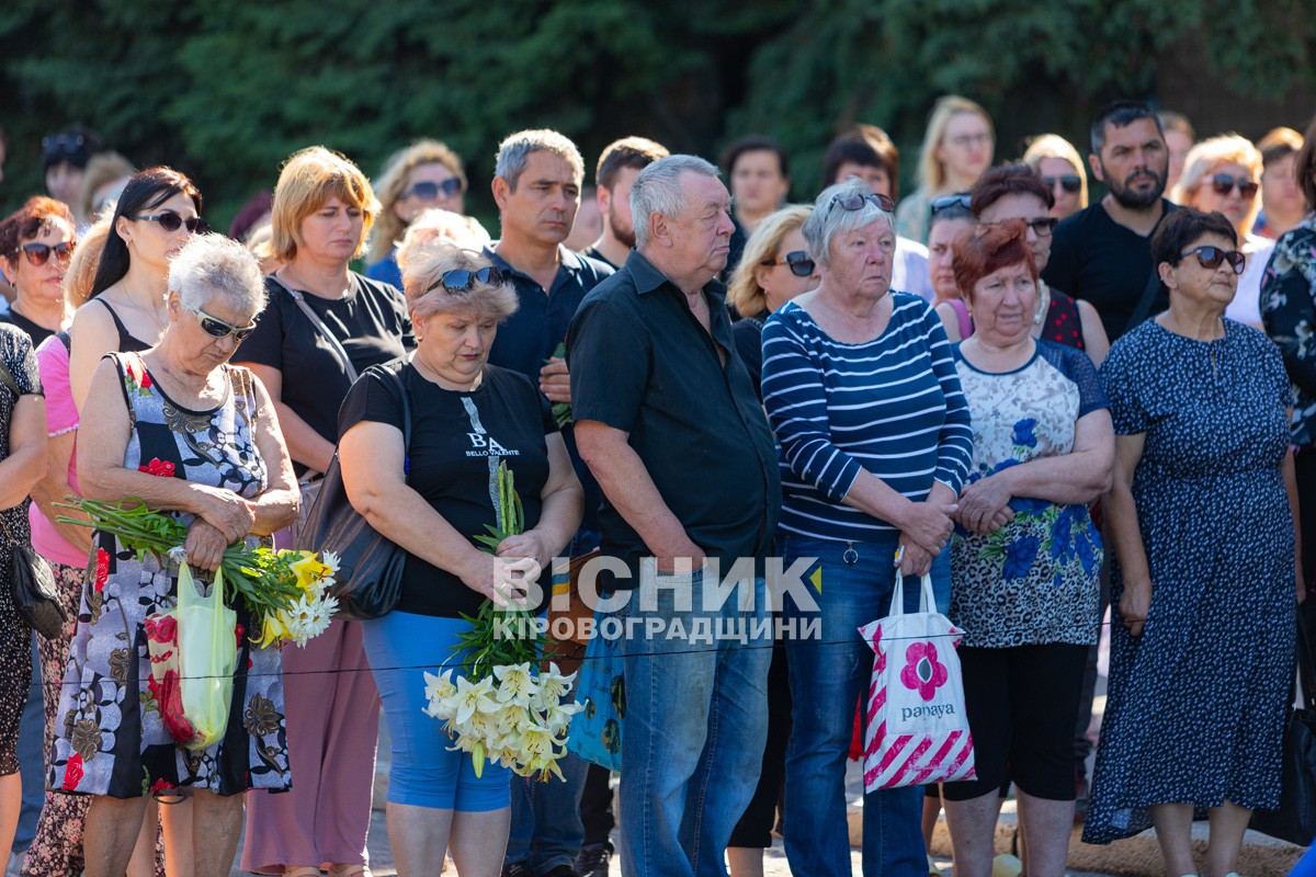 Світловодська громада провела в останню земну дорогу захисника України Олега Кривого