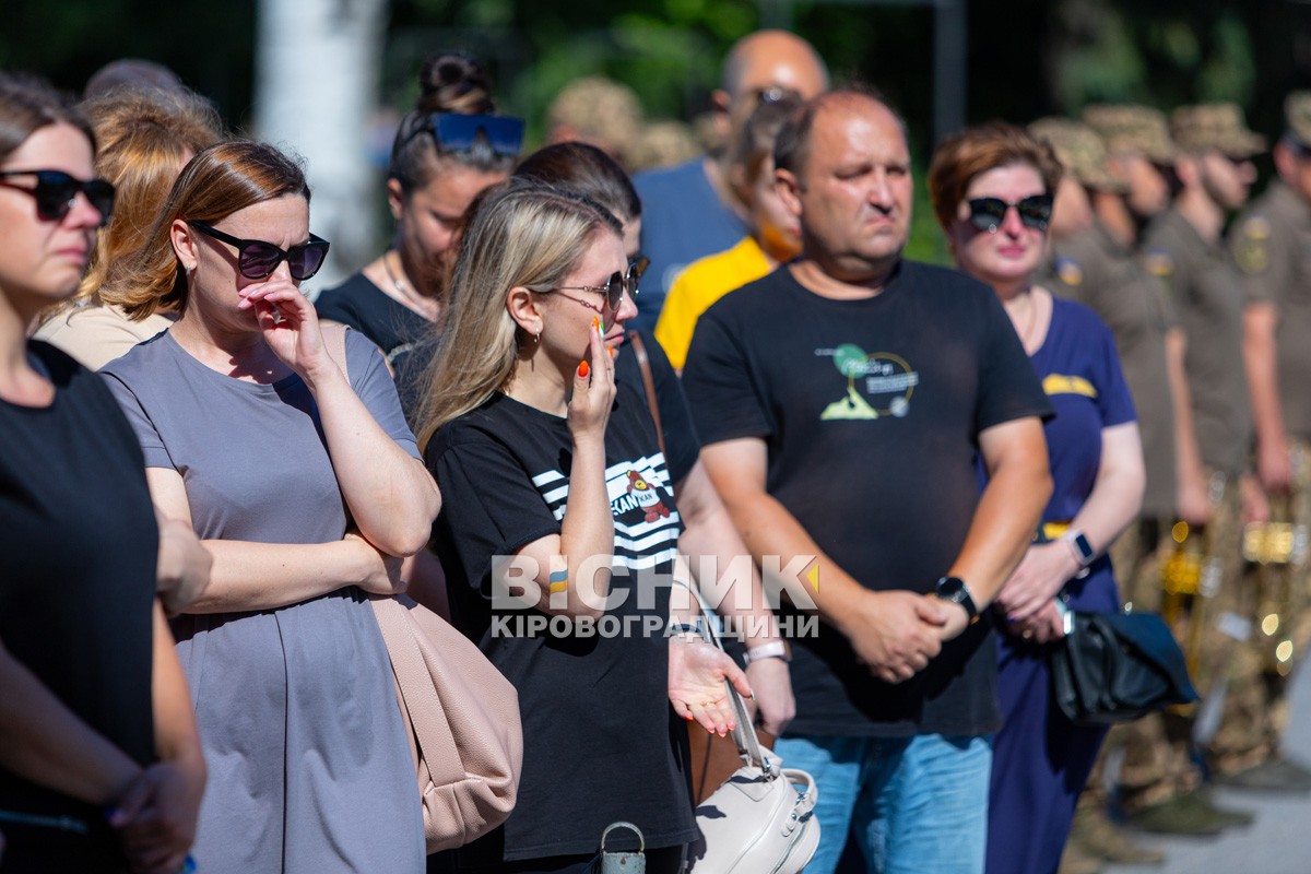 Світловодська громада провела в останню земну дорогу захисника України Олега Кривого