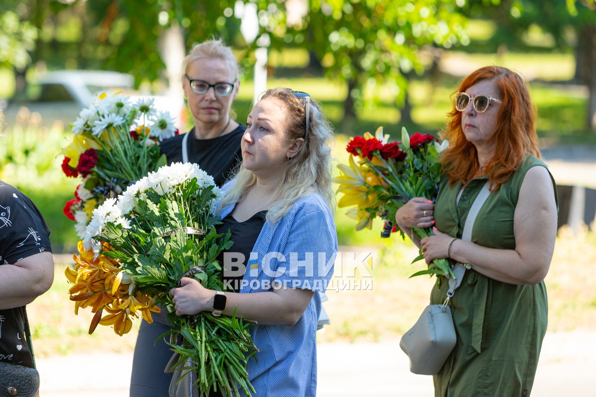 Світловодська громада провела в останню земну дорогу захисника України Олега Кривого