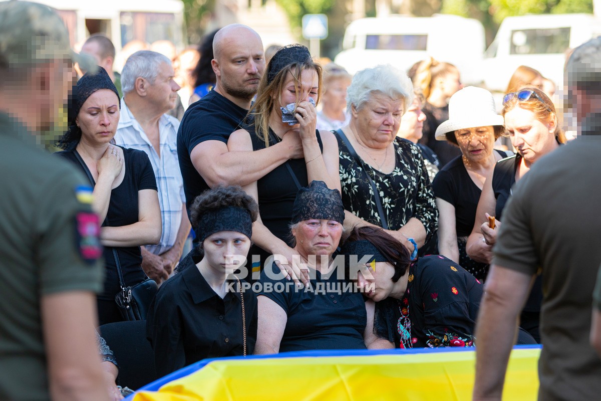 Світловодська громада провела в останню земну дорогу захисника України Олега Кривого