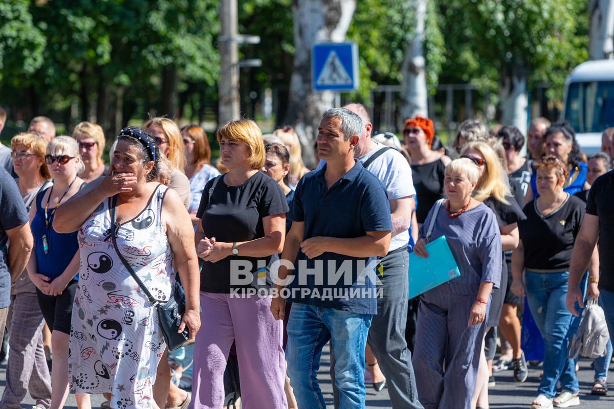 Світловодська громада провела в останню земну дорогу захисника України Олега Кривого