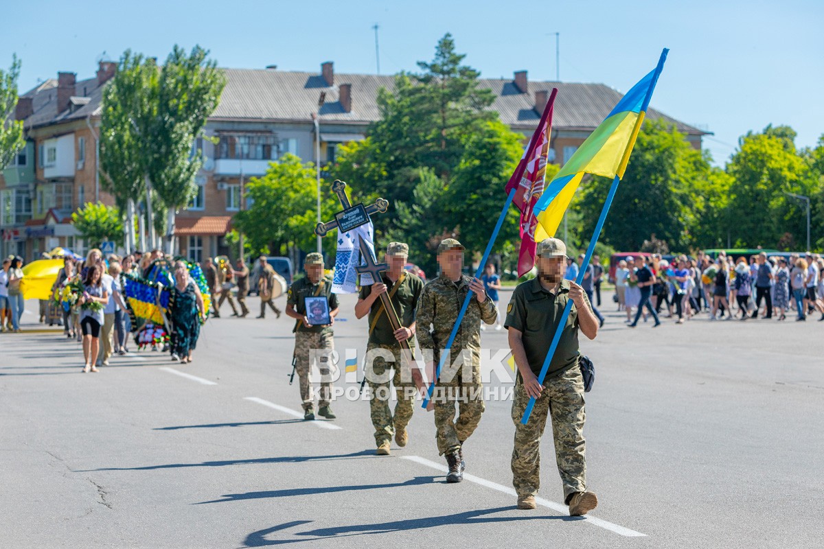 Світловодська громада провела в останню земну дорогу захисника України Олега Кривого