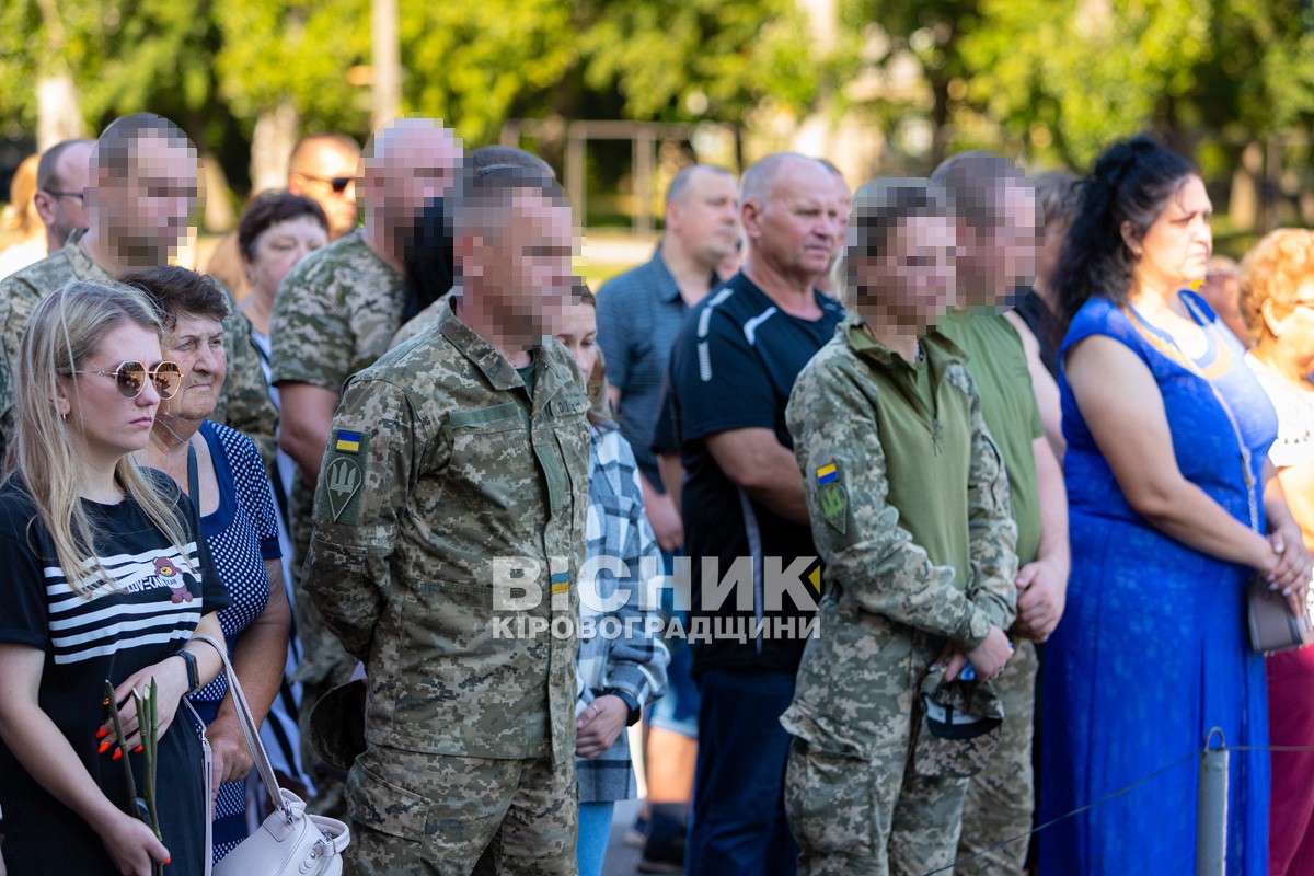 Світловодська громада провела в останню земну дорогу захисника України Олега Кривого