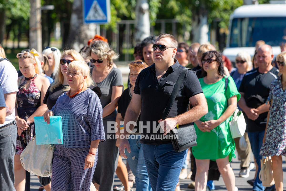 Світловодська громада провела в останню земну дорогу захисника України Олега Кривого