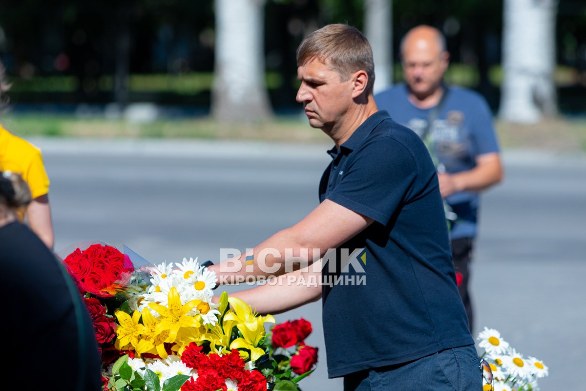 Світловодська громада провела в останню земну дорогу захисника України Олега Кривого