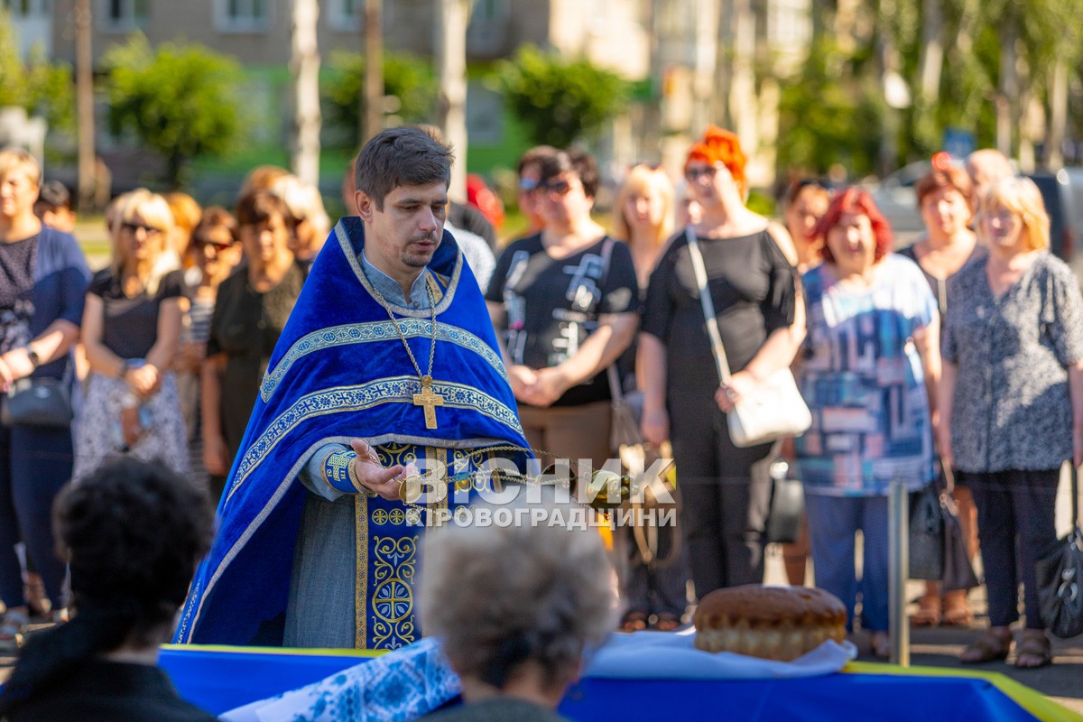 Світловодська громада провела в останню земну дорогу захисника України Олега Кривого