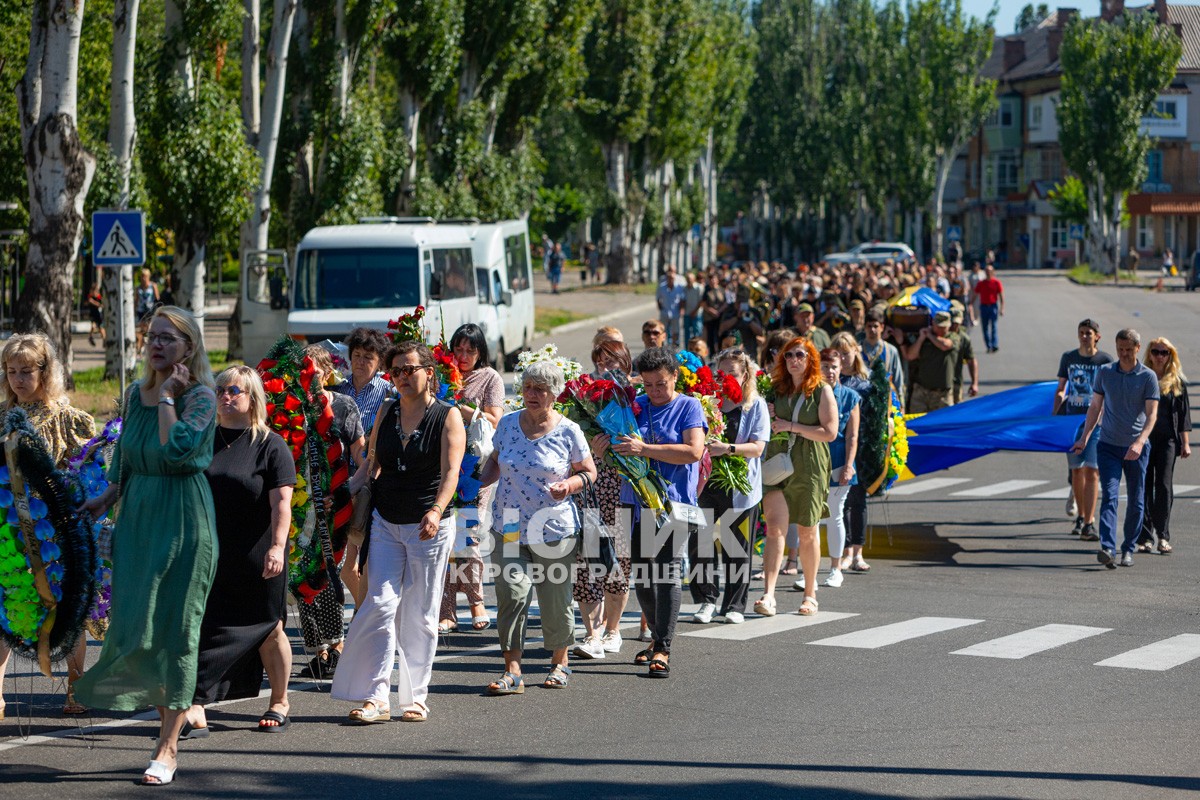 Світловодська громада провела в останню земну дорогу захисника України Олега Кривого