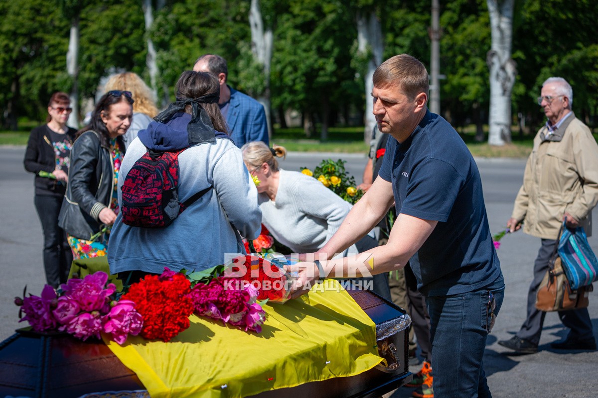 Світловодськ віддав останню шану захиснику України Володимиру Макаренку