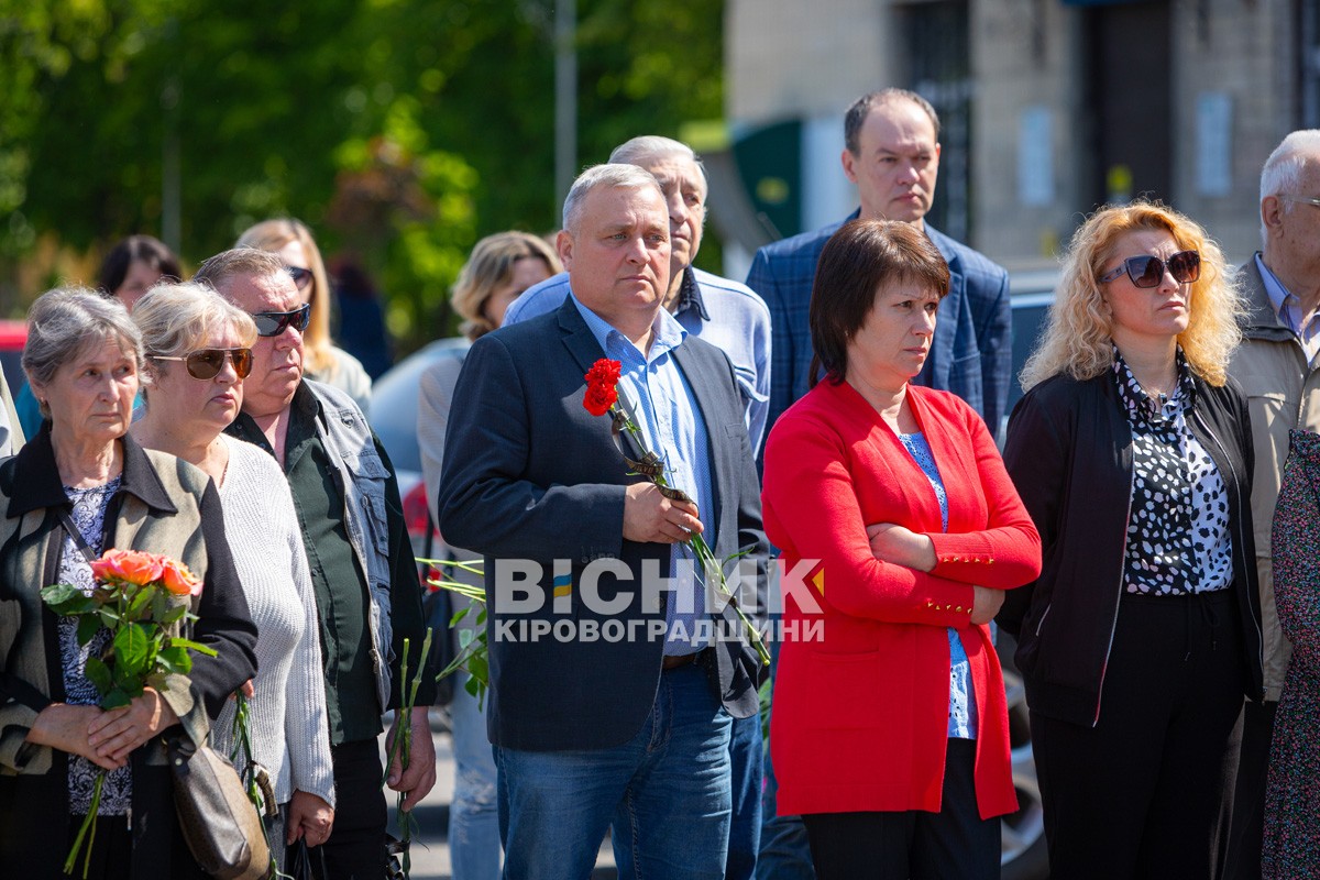 Світловодськ віддав останню шану захиснику України Володимиру Макаренку