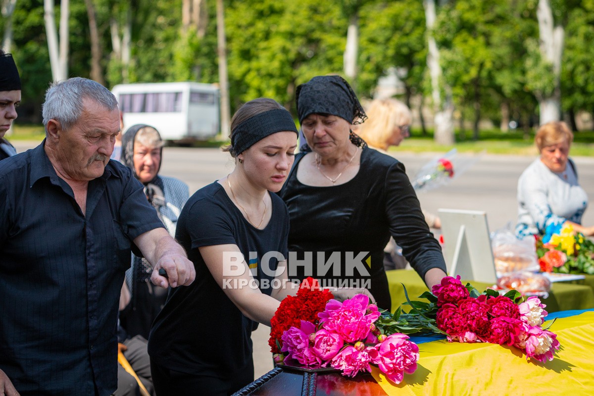 Світловодськ віддав останню шану захиснику України Володимиру Макаренку