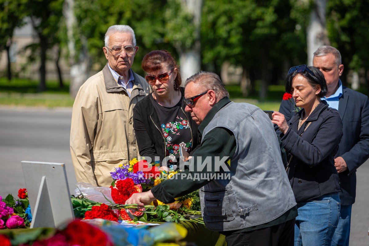 Світловодськ віддав останню шану захиснику України Володимиру Макаренку