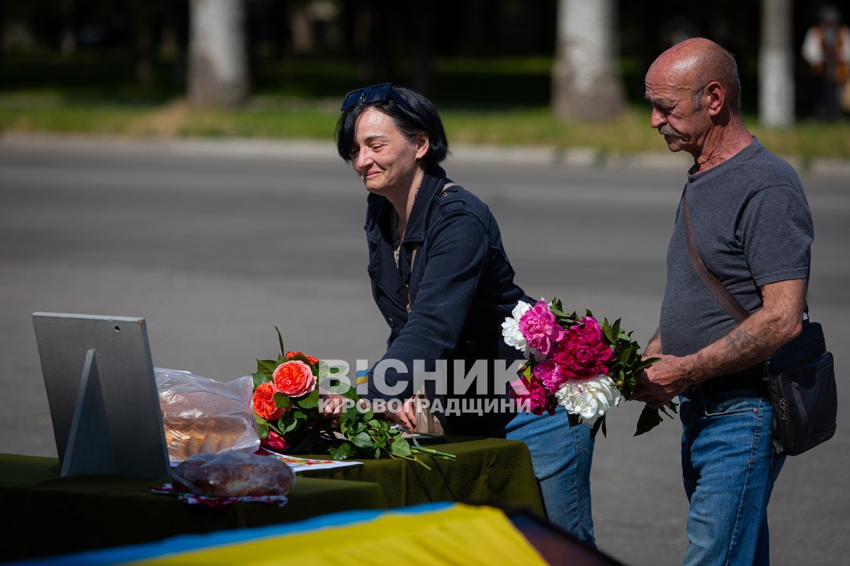 Світловодськ віддав останню шану захиснику України Володимиру Макаренку