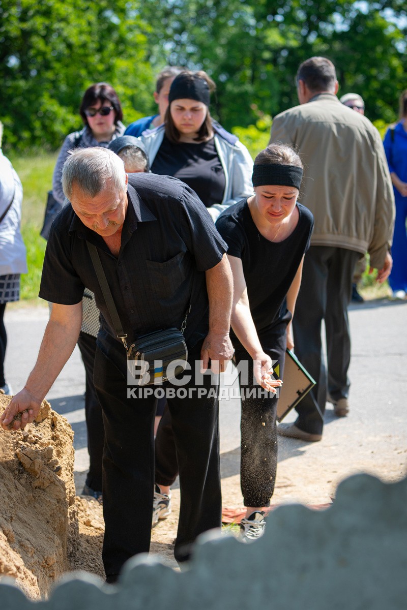 Світловодськ віддав останню шану захиснику України Володимиру Макаренку