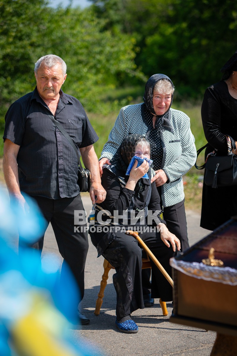 Світловодськ віддав останню шану захиснику України Володимиру Макаренку