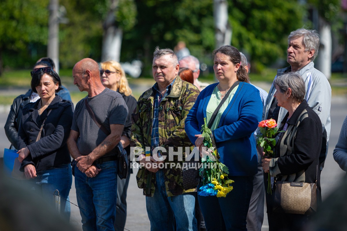 Світловодськ віддав останню шану захиснику України Володимиру Макаренку