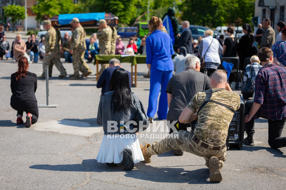 Світловодськ віддав останню шану захиснику України Володимиру Макаренку