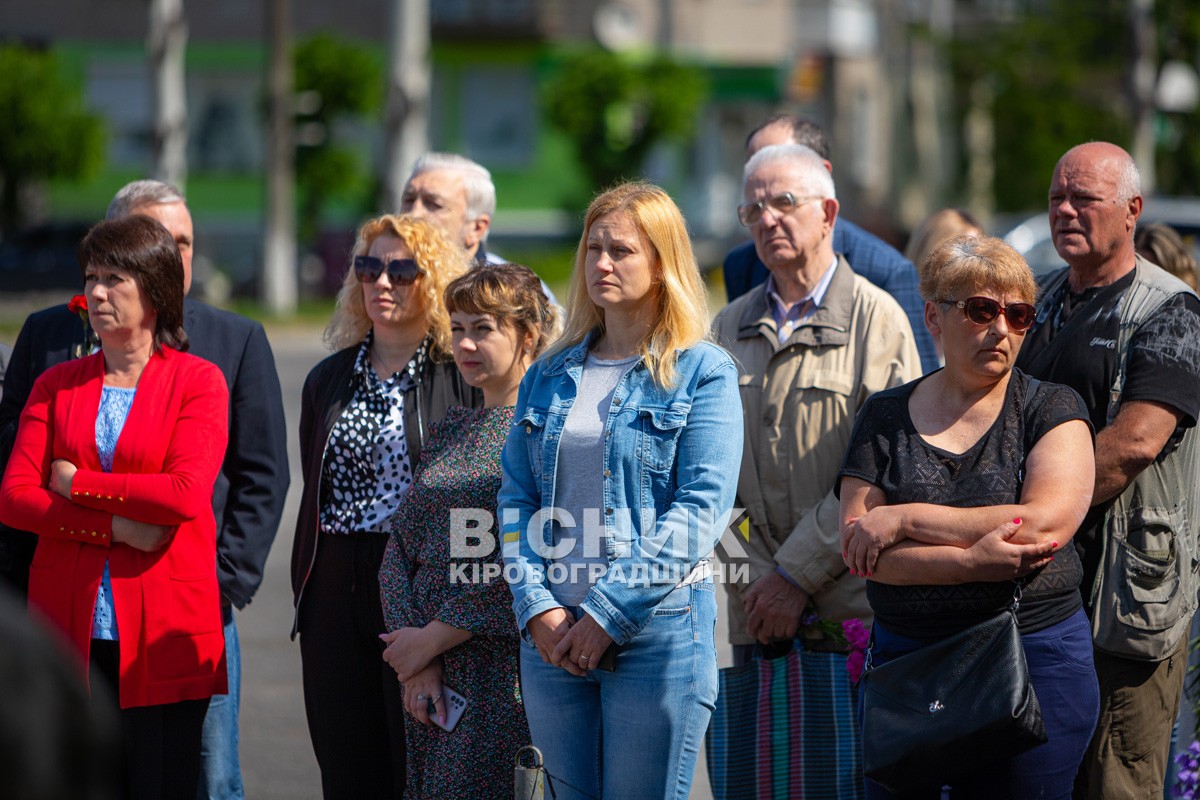 Світловодськ віддав останню шану захиснику України Володимиру Макаренку