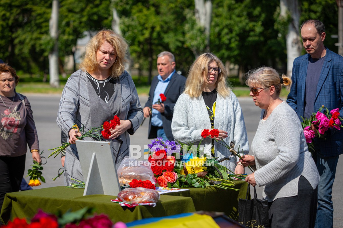 Світловодськ віддав останню шану захиснику України Володимиру Макаренку