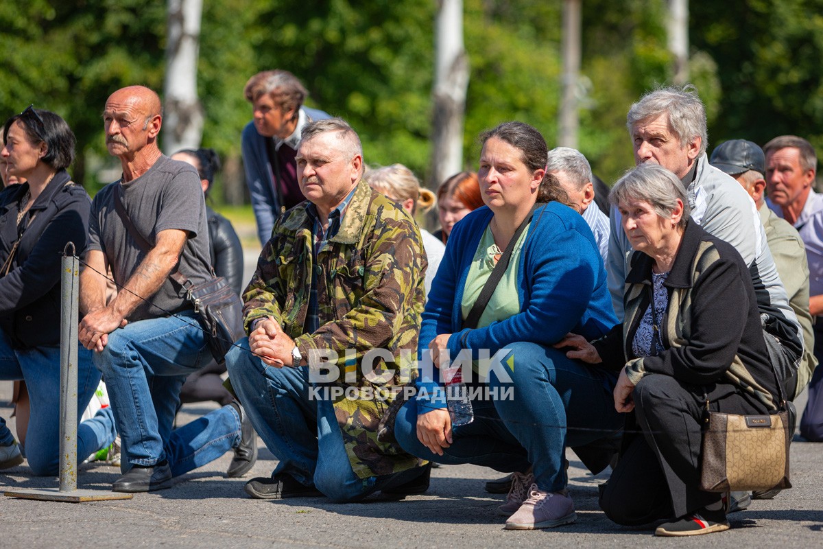 Світловодськ віддав останню шану захиснику України Володимиру Макаренку