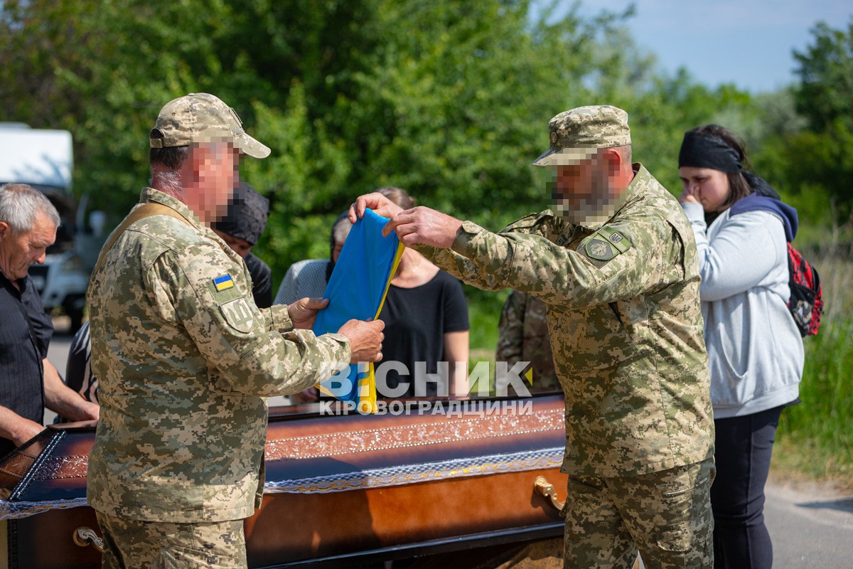 Світловодськ віддав останню шану захиснику України Володимиру Макаренку