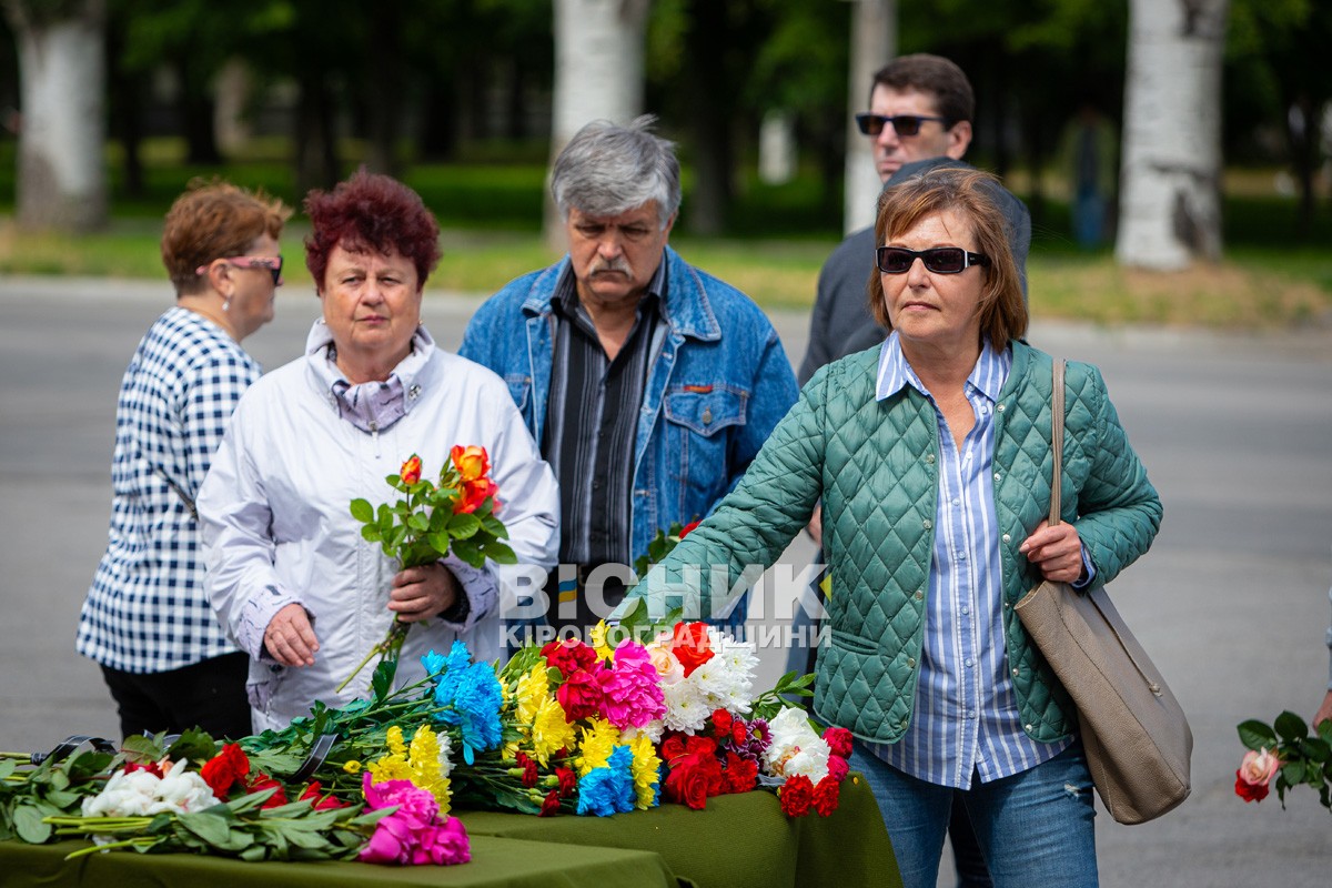 Світловодськ віддав останню шану захиснику України Віталію Матковському