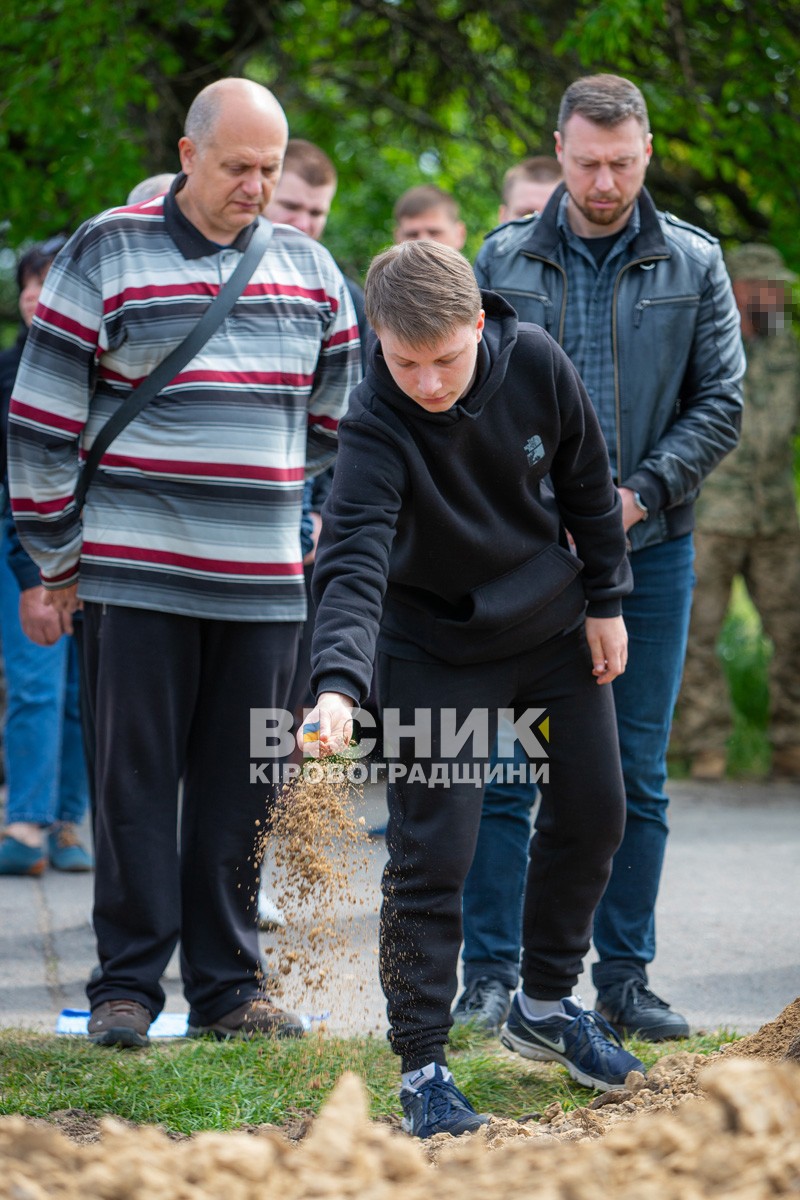 Світловодськ віддав останню шану захиснику України Віталію Матковському