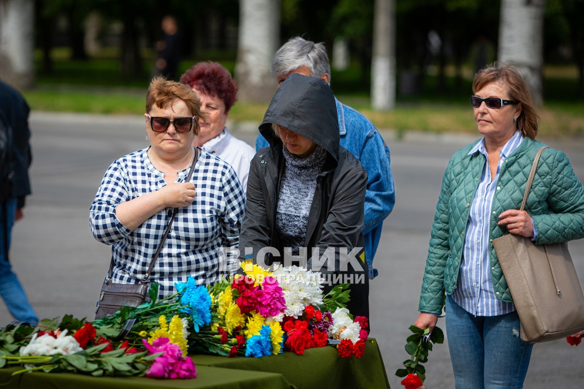 Світловодськ віддав останню шану захиснику України Віталію Матковському