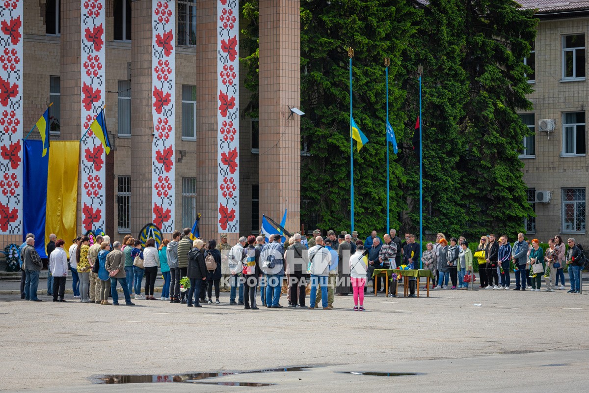 Світловодськ віддав останню шану захиснику України Віталію Матковському