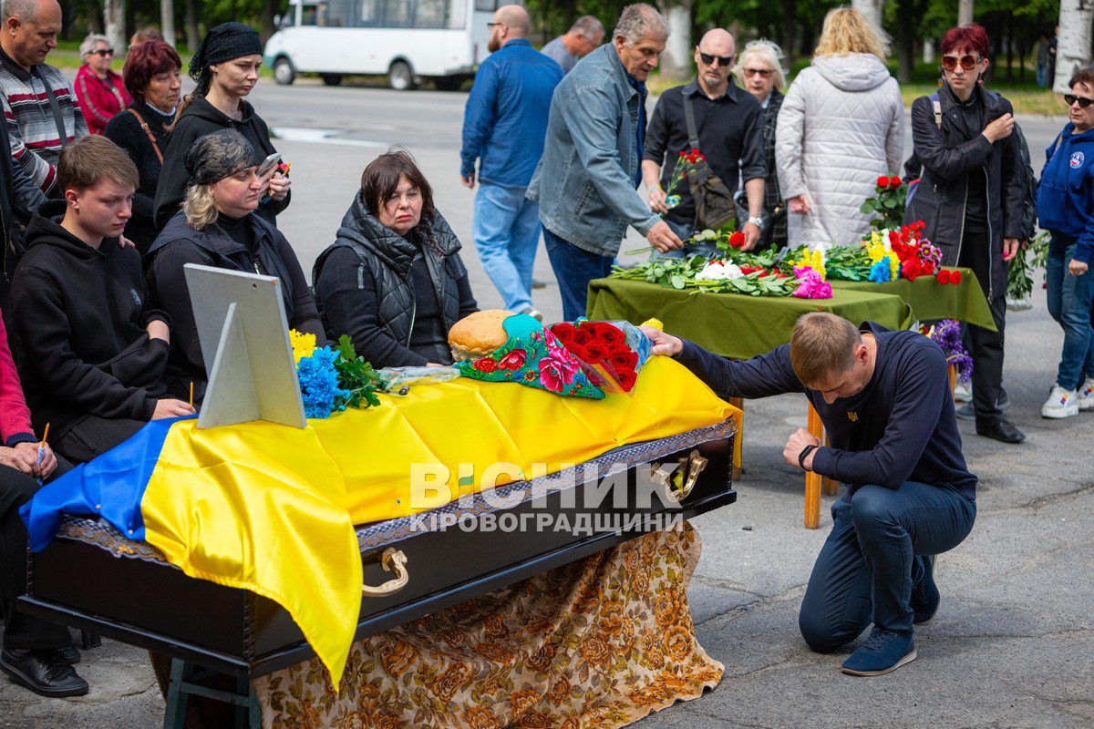 Світловодськ віддав останню шану захиснику України Віталію Матковському