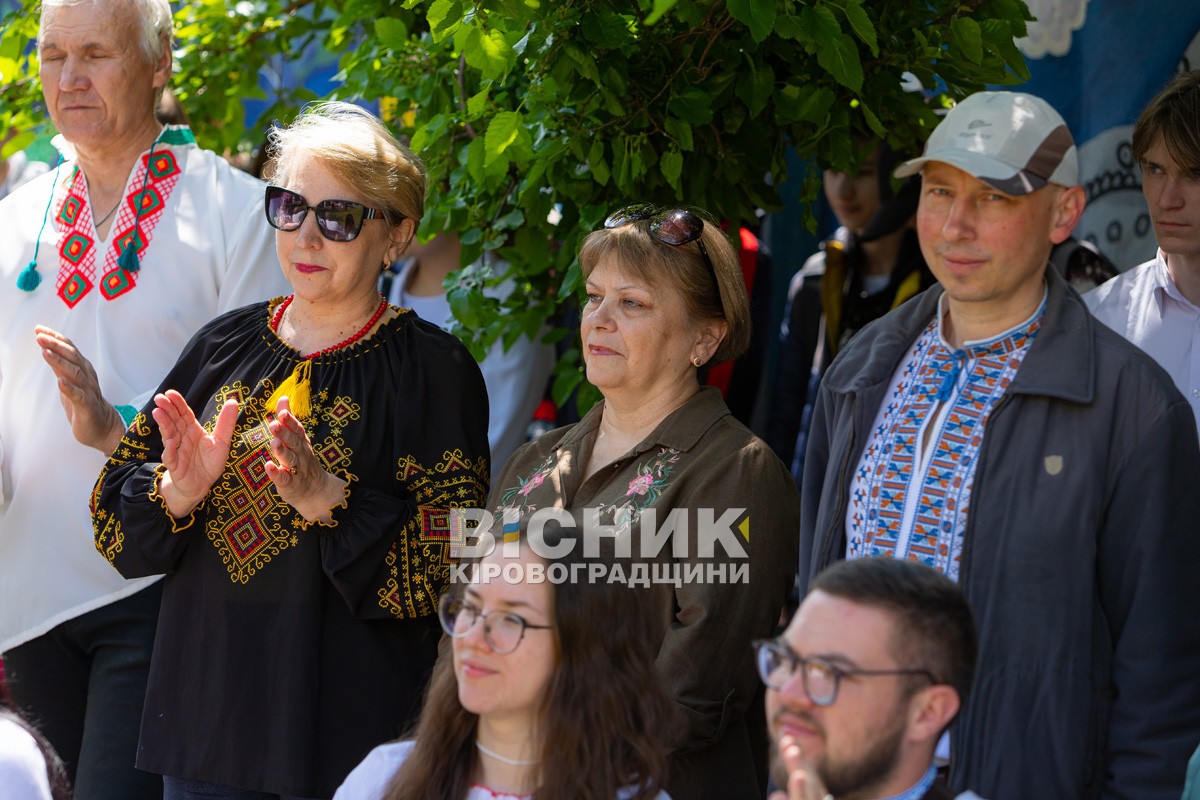 Всесвітній день вишиванки у Світловодську (ФОТО, ВІДЕО)