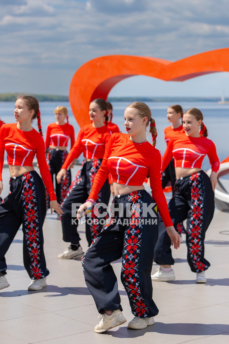 Всесвітній день вишиванки у Світловодську (ФОТО, ВІДЕО)