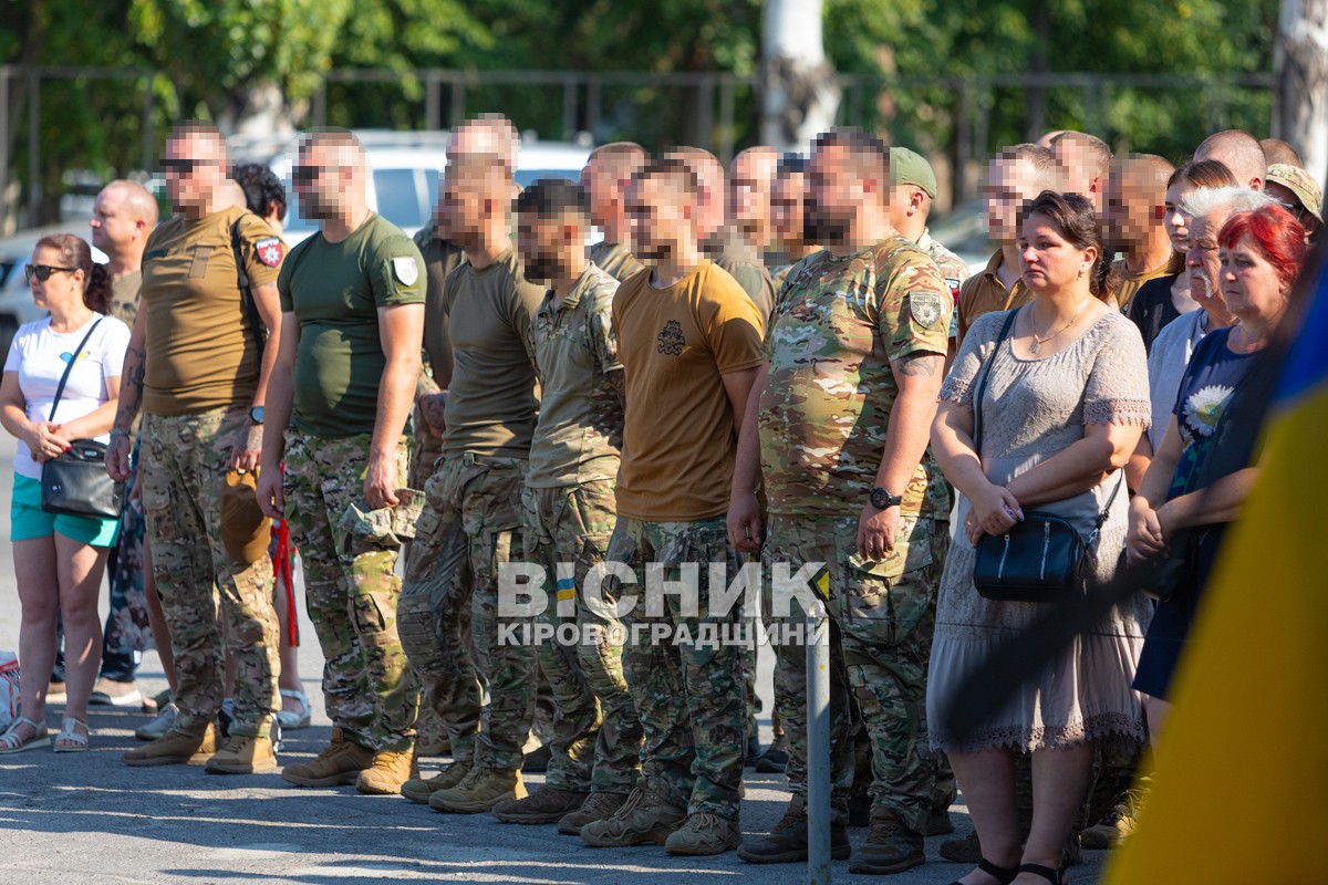 Світловодська громада провела в останню путь захисника України Владислава Чуракова