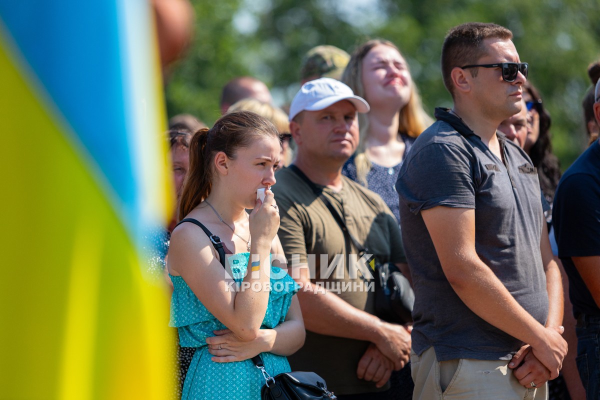 Світловодська громада провела в останню путь захисника України Владислава Чуракова