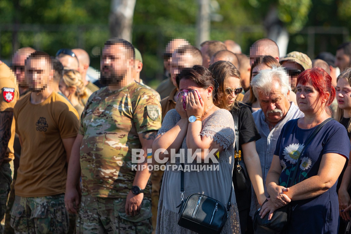 Світловодська громада провела в останню путь захисника України Владислава Чуракова