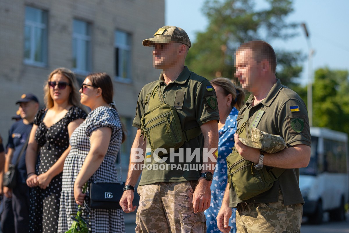 Світловодська громада провела в останню путь захисника України Владислава Чуракова