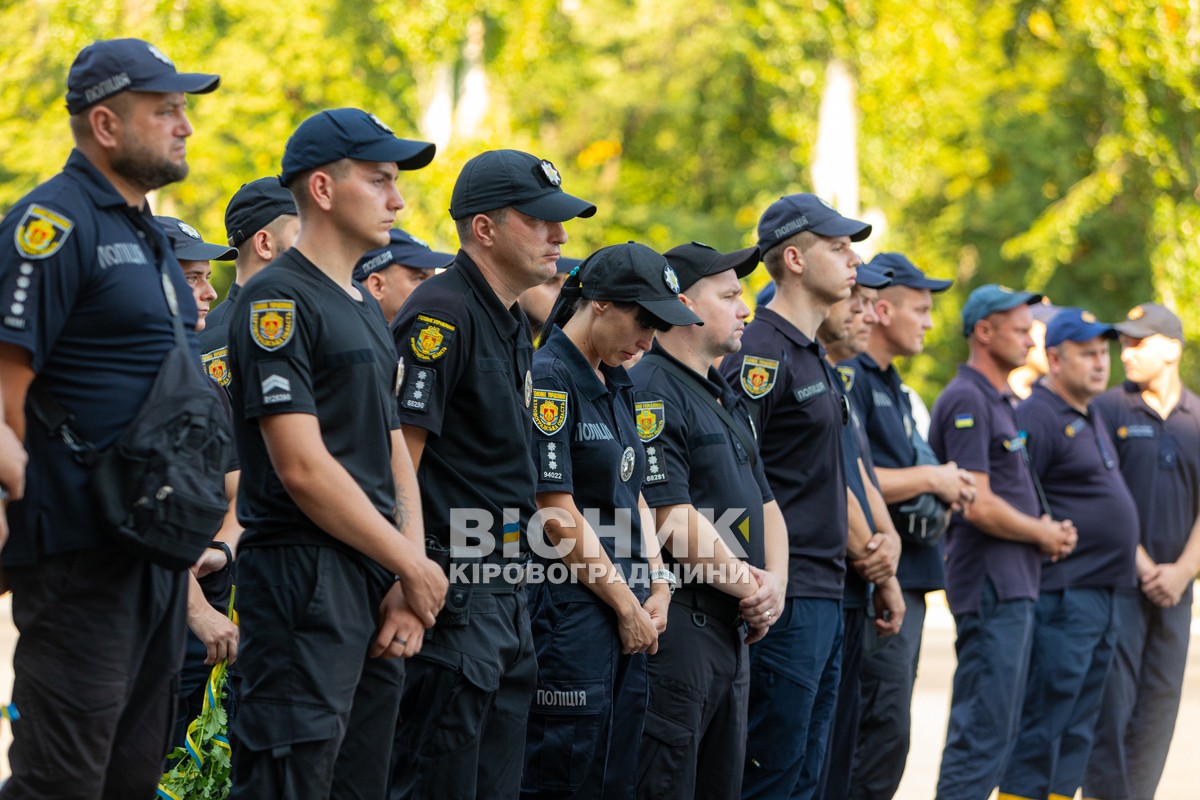 Світловодська громада провела в останню путь захисника України Владислава Чуракова