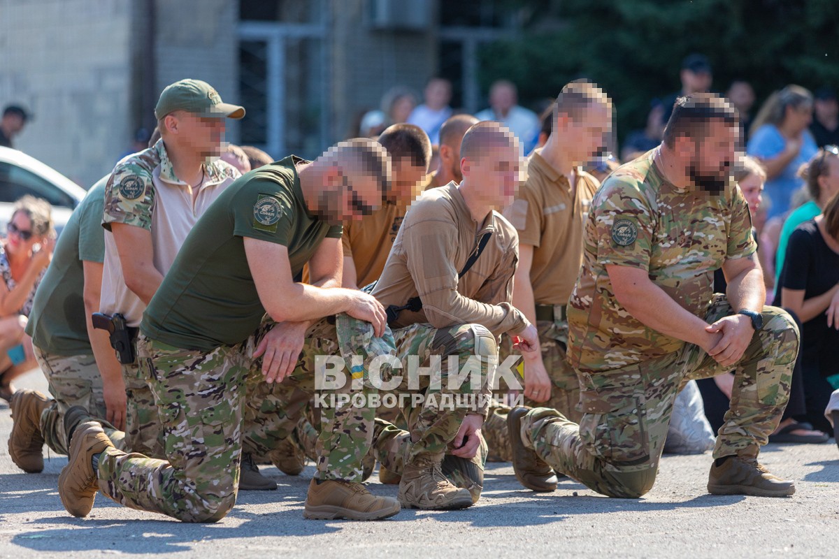 Світловодська громада провела в останню путь захисника України Владислава Чуракова