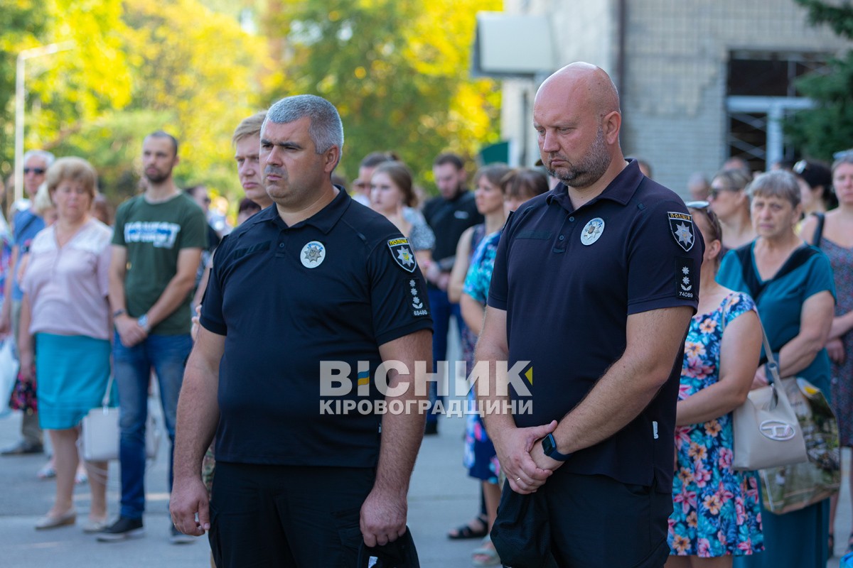 Світловодська громада провела в останню путь захисника України Владислава Чуракова