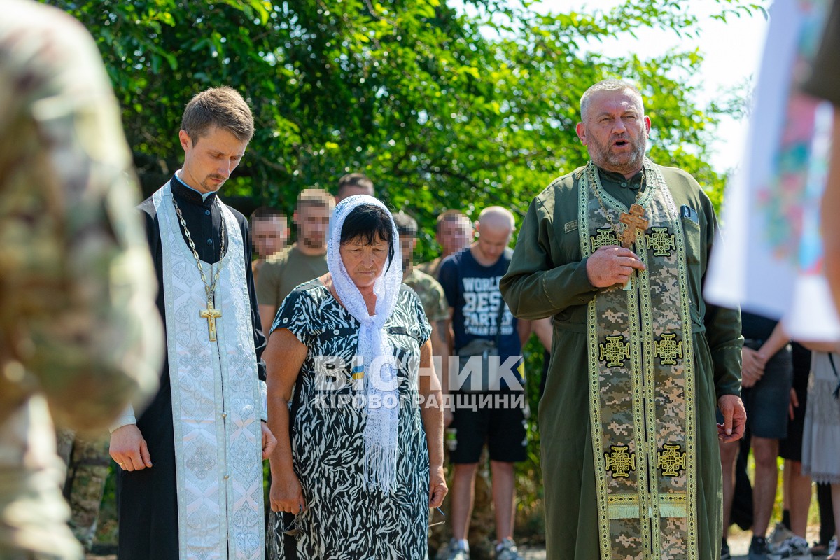 Світловодська громада провела в останню путь захисника України Владислава Чуракова