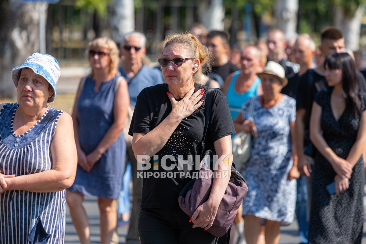 Світловодська громада провела в останню путь захисника України Владислава Чуракова