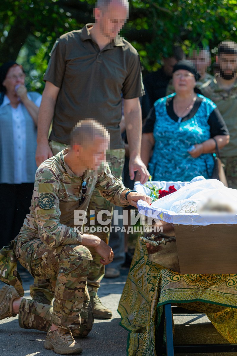 Світловодська громада провела в останню путь захисника України Владислава Чуракова